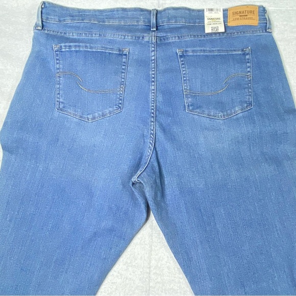 Levis Signature Gold Jeans Women's 20M Blue Bootcut Mid Rise Stretch Denim NWT - Picture 8 of 15